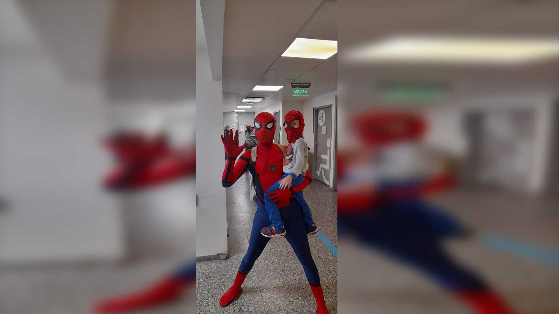 Agustín y Spiderman