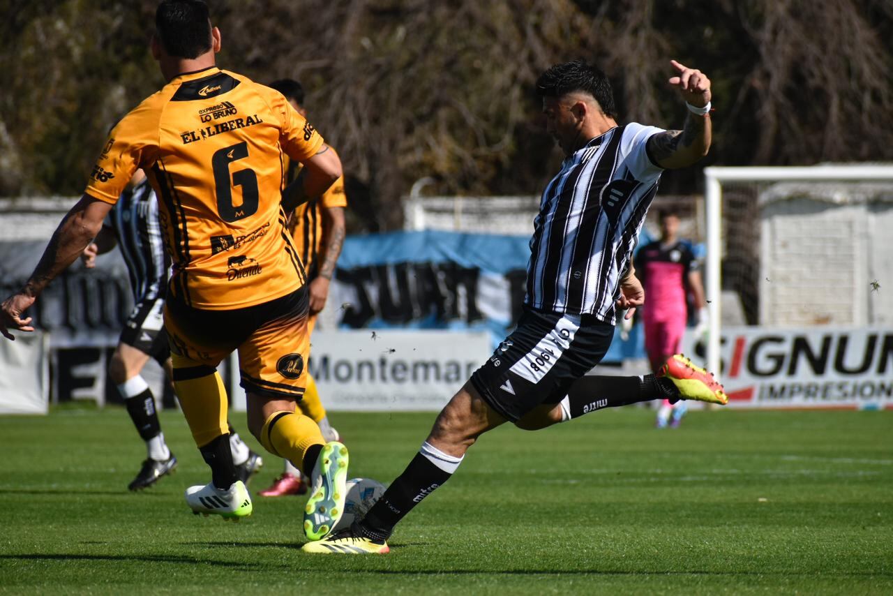 El goleador, Luis "Tanque" Silba no convierte desde hace 6 fechas. La última vez fue frente Atlanta en condición de visitante.