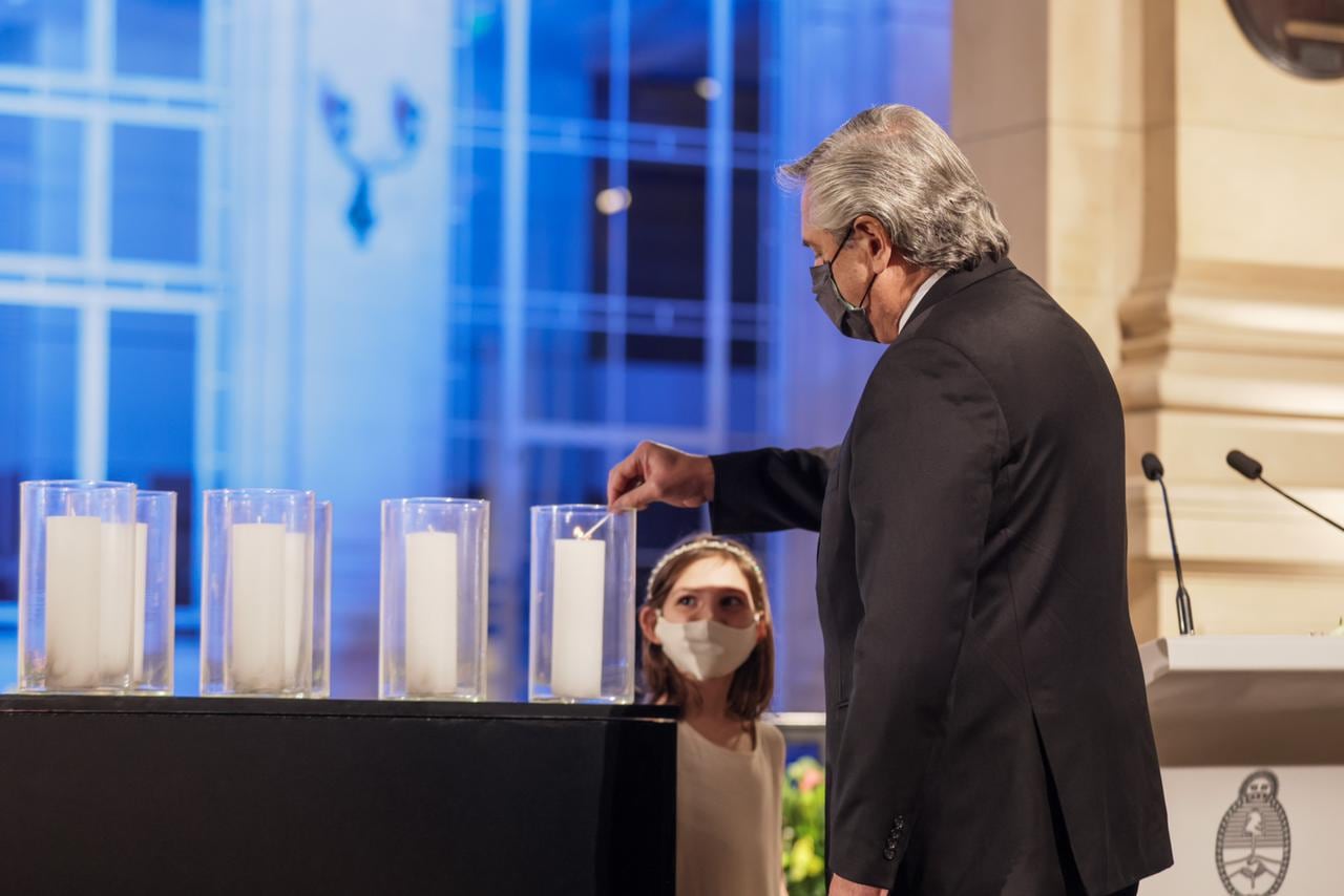 Alberto Fernández en el homenaje a los fallecidos por el Covid-19 - 