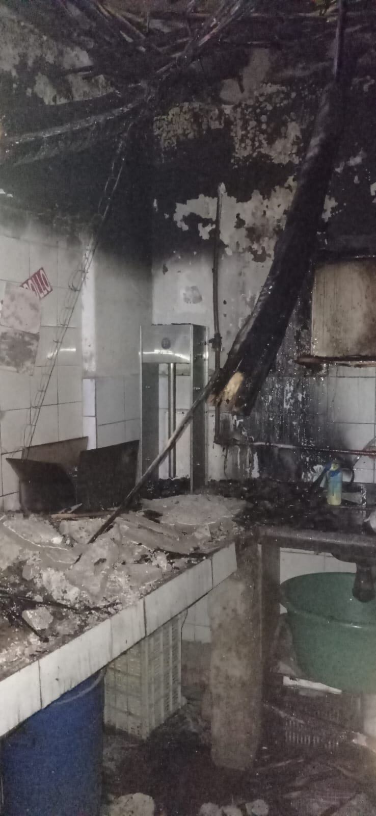 Una carnicería se incendió y las pérdidas son casi totales. Foto gentileza Ministerio de Seguridad.