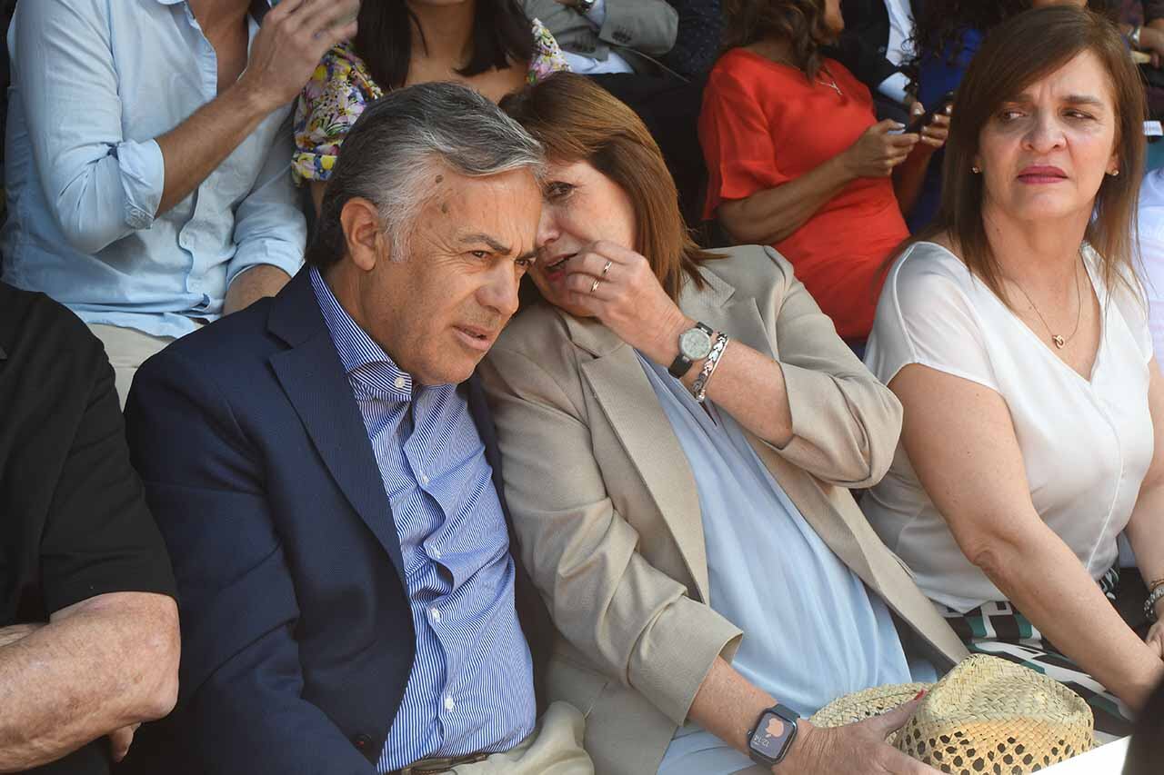 Alfredo Cornejo y Patricia Bullrich durante la Vendimia, la anterior visita de la precandidata presidencial.


Foto: José Gutierrez / Los Andes