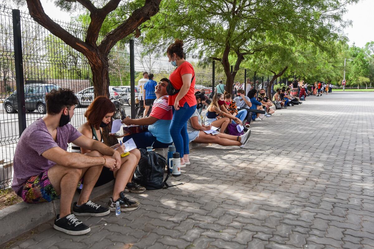 Casting de La Voz Argentina en Mendoza, donde llegaron para audionar de desde diferentes provincias.
Foto: Mariana Villa / Los Andes