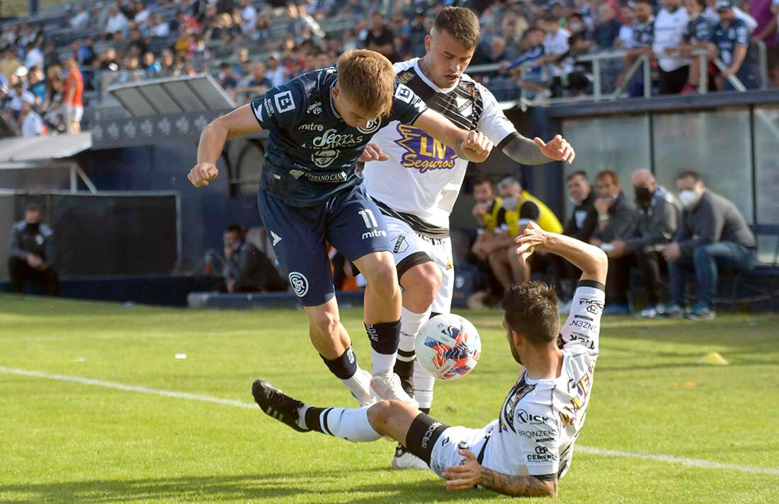 Independiente Rivadavia empató ante All Boys, en el estadio Bautista Gargantini, por la 30ª fecha de la Zona B de la Primera Nacional.
Foto Orlando Pelichotti