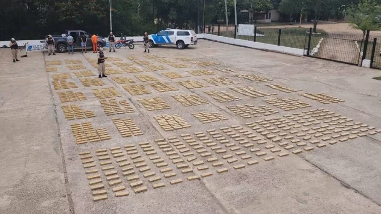 Prefectura Naval secuestró más de mil kilos de marihuana. Fotos: Prefectura Naval Argentina.