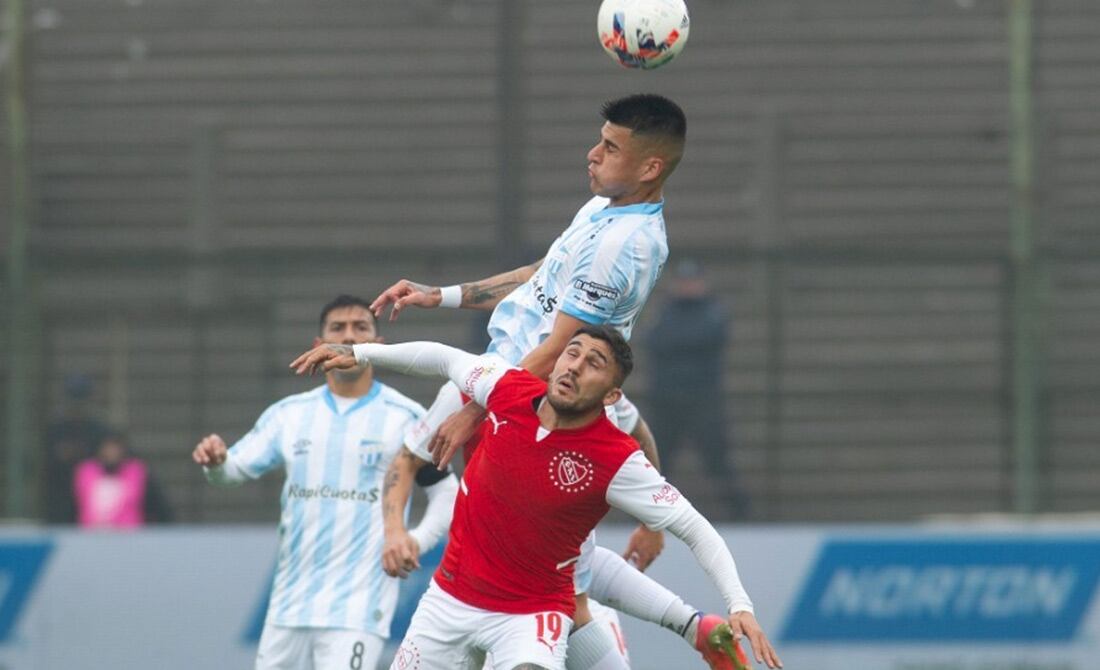 El partido se jugó a puertas cerradas por la crisis institucional que vive Independiente (Foto: Prensa Atético Tucumán).