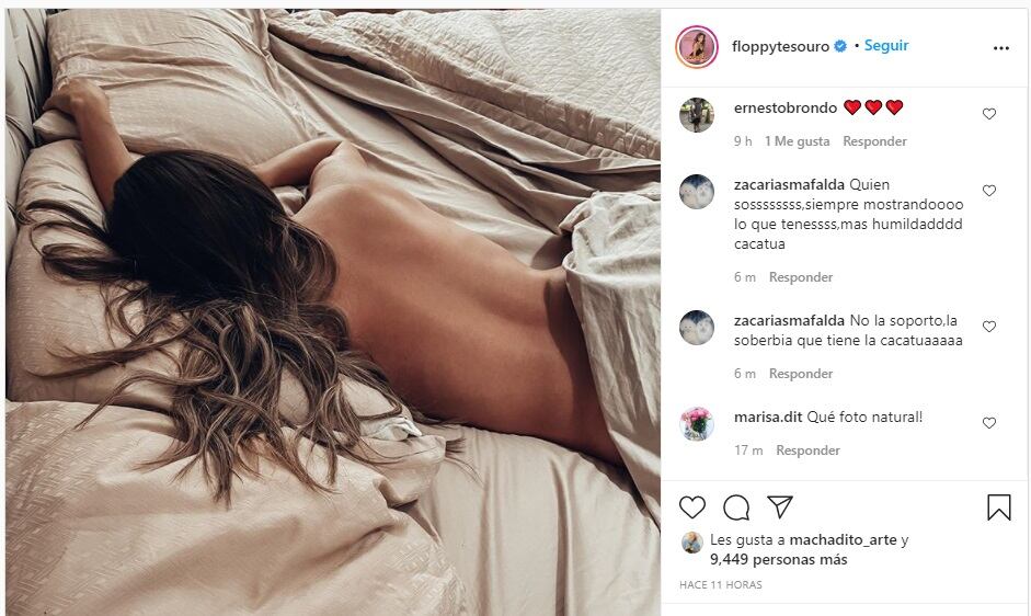 La modelo sorprendió desde su cama