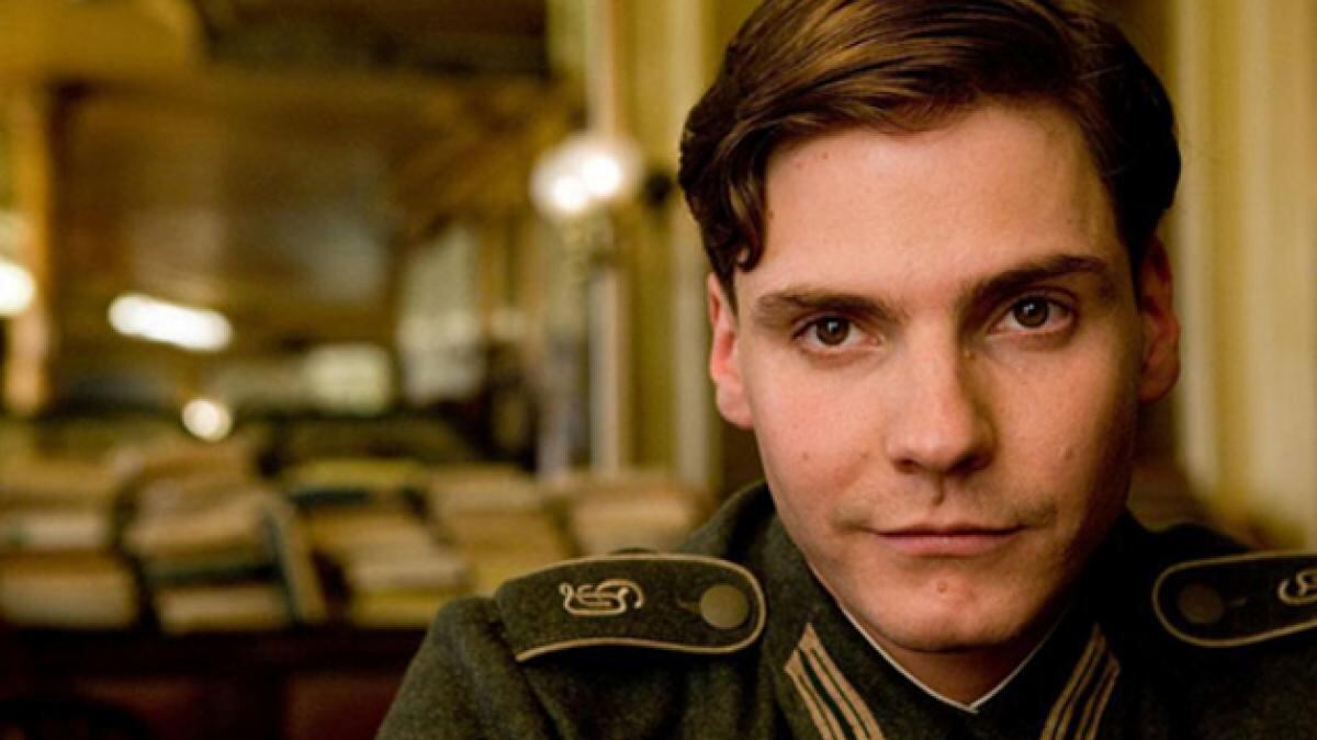 La primera aparición de Daniel Brühl fue en la tercera película de Capitán América en 2016.