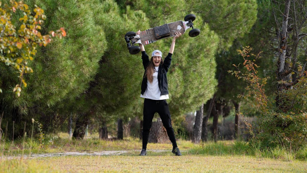 La influencer participará de una campaña de promoción turística y recorrerá la provincia en su skateboard. Gobierno de Mendoza.