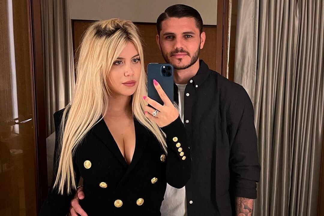 Una nueva "selfie" en el baño que Icardi utilizó para comunicar en sus redes. (Instagram).