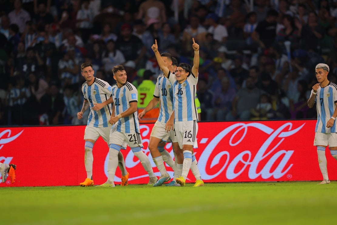 Luka Romero (16) sentenció el partido para Argentina. Anotó el 2-0 sobre Guatemala y la albiceleste clasificó a octavos de final del Mundial Sub 20. (Prensa Argentina)