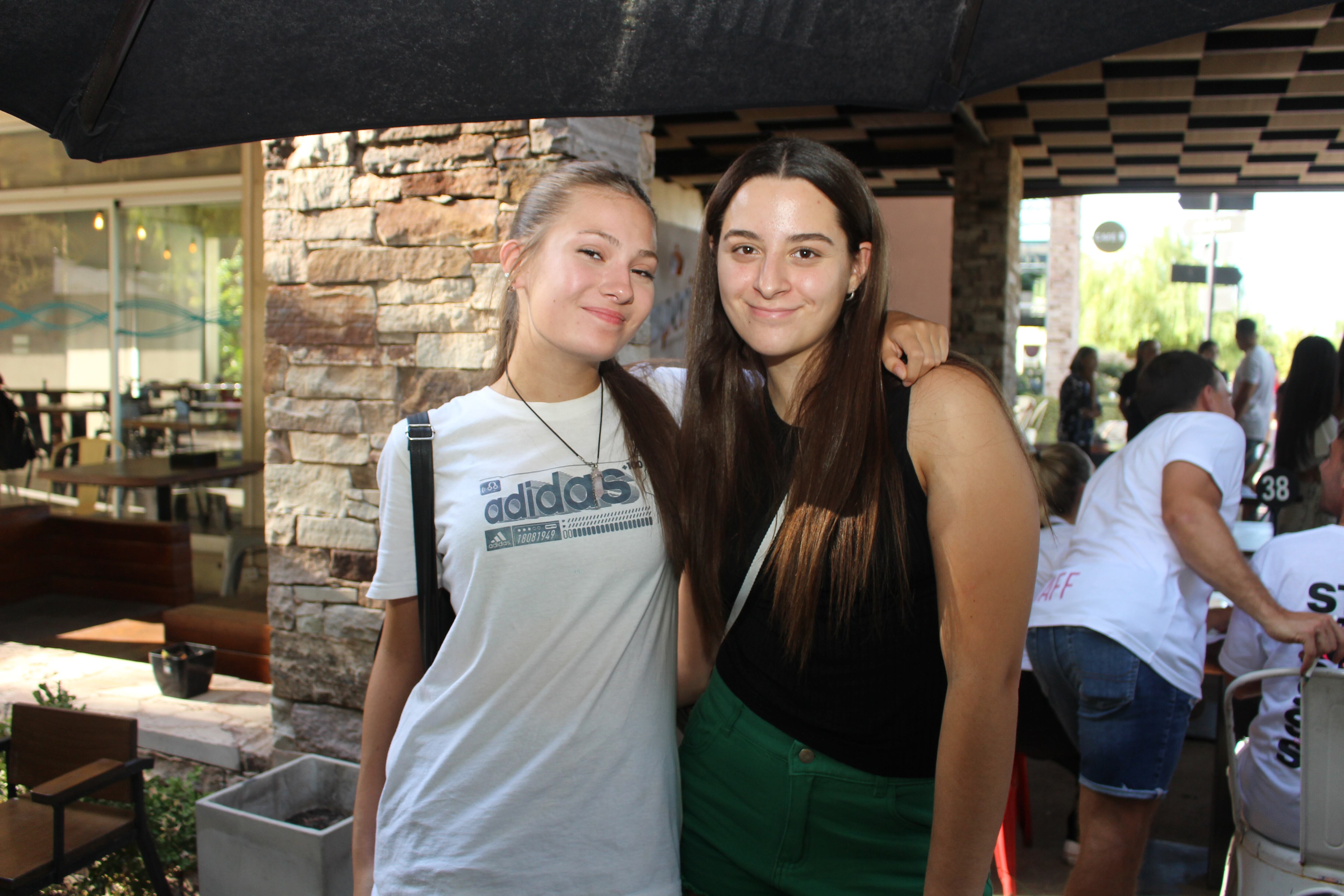 Sara Juez y Paloma Simón.