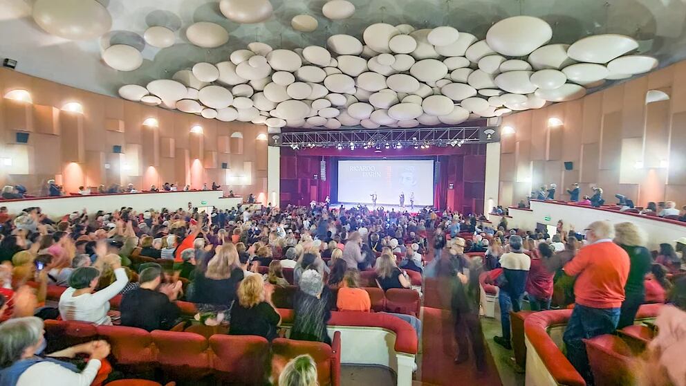 Una multitud colmó la sala del Auditorium. Foto: Infobae