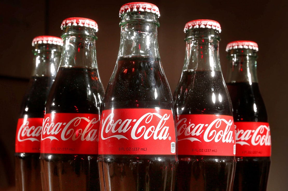 Coca-Cola suspende operaciones en Rusia temporalmente (AP)