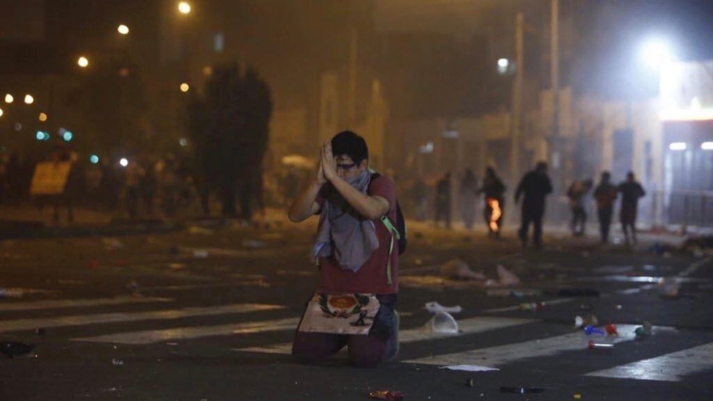 Protestas para que renuncie el presidente interino. Muertos, heridos y desaparecidos.