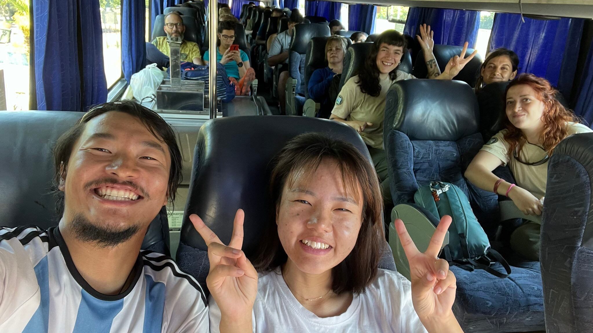 Desopilante video: asi vivió y festejó la final del Mundial una pareja de japoneses en el centro de Mendoza. Foto: Twitter @RealJourney0707