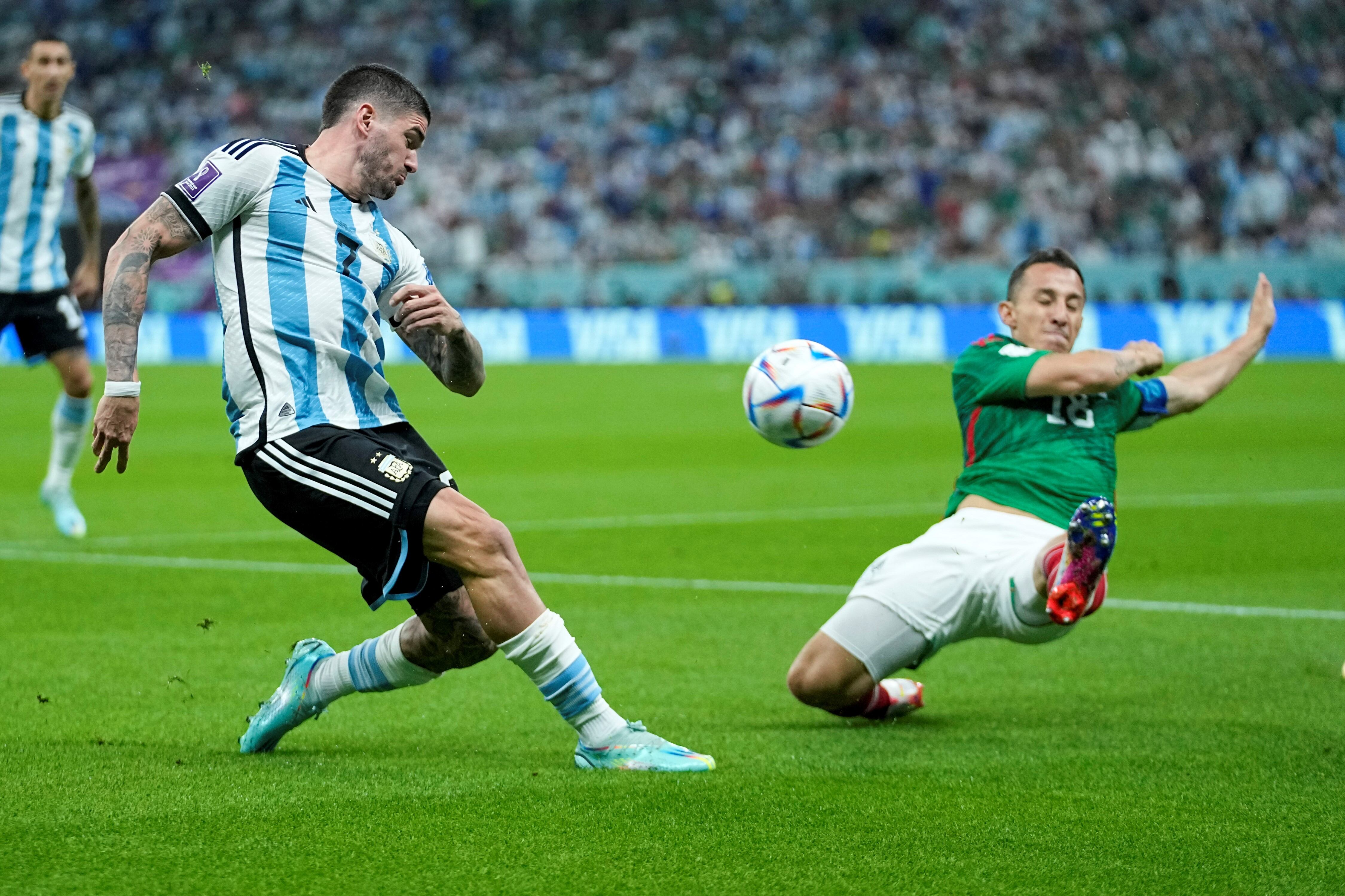 Rodrigo De Paul, volante de Argentina, ante México. (AP).