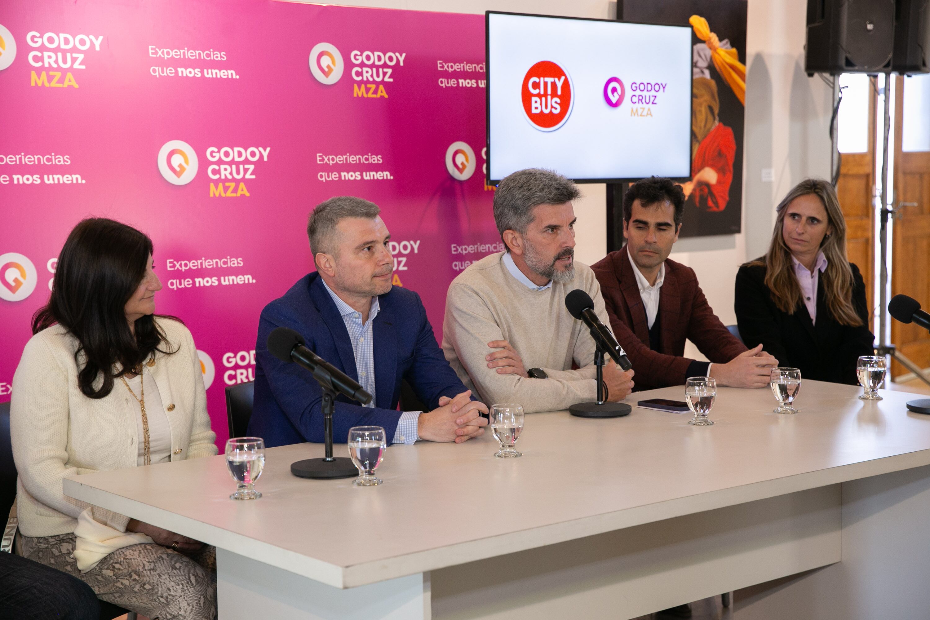 Ciudad firmó un acuerdo con Godoy Cruz para ampliar el recorrido del Mendoza City Tour