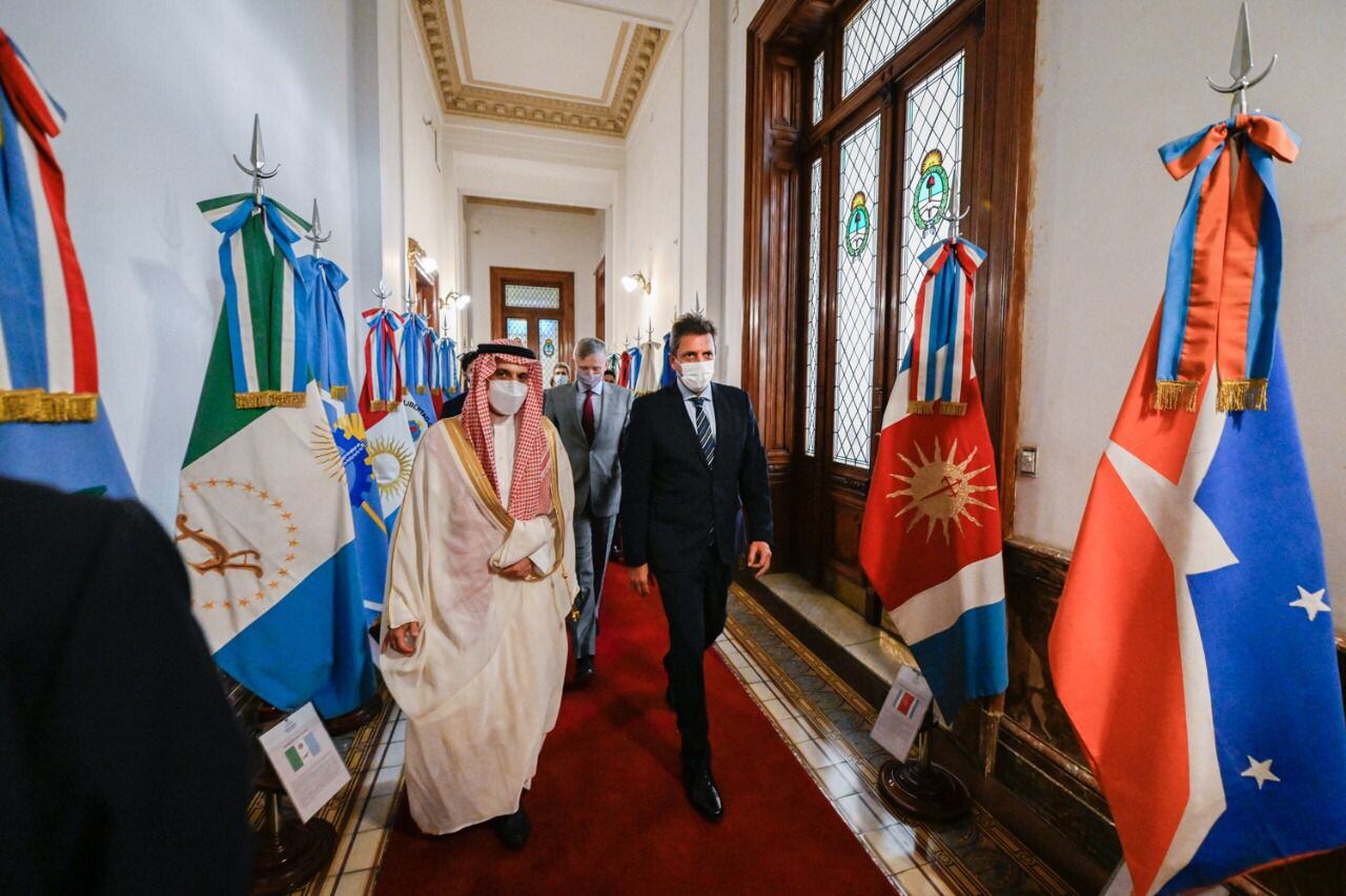 Sergio Massa recibió al príncipe Faisal Bin Farhan Al Saud de Arabia Saudita en la Cámara de Diputados