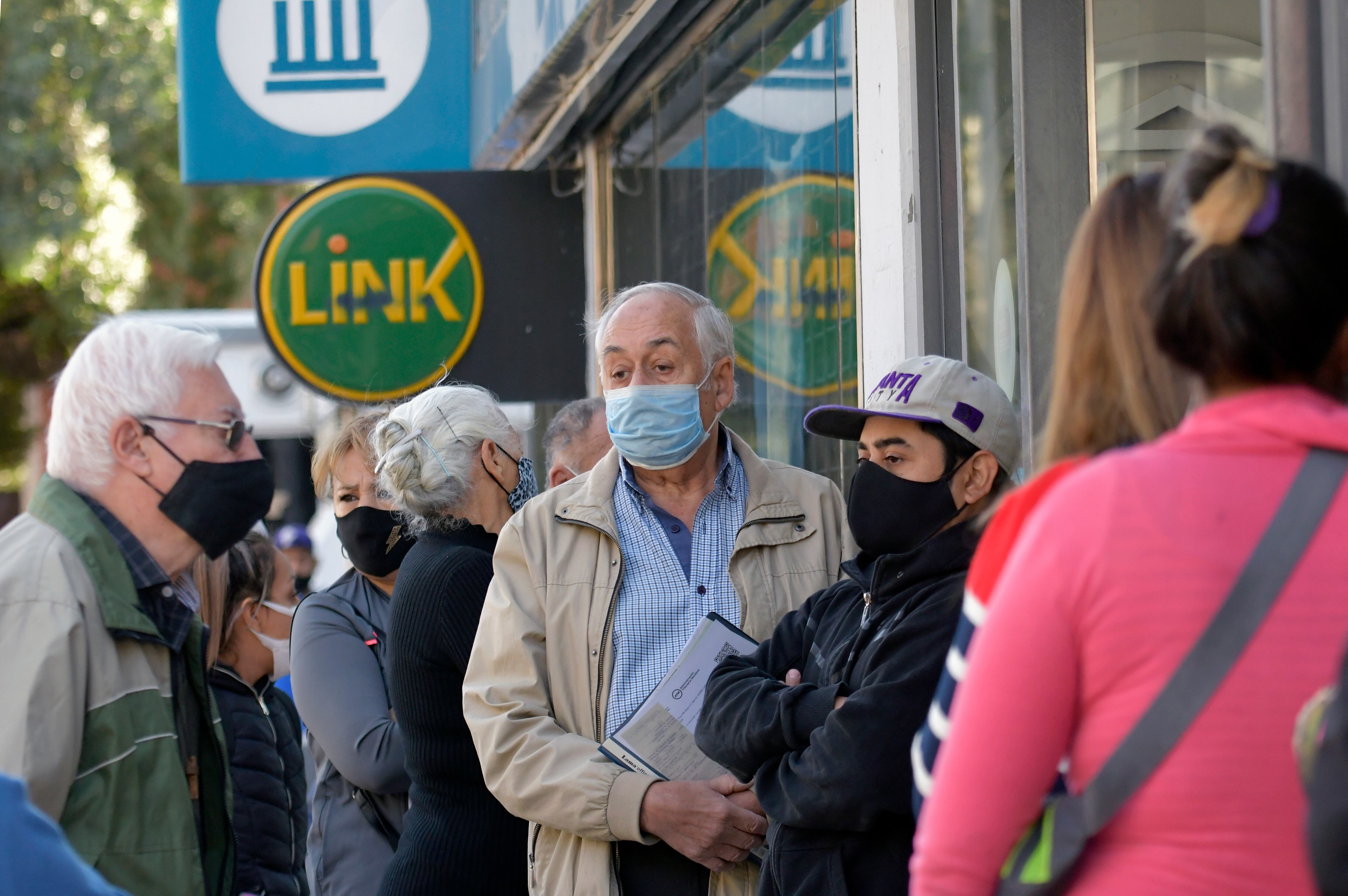 A quiénes les corresponde cobrar extra de Anses en octubre y noviembre - Foto: Orlando Pelichotti / Los Andes