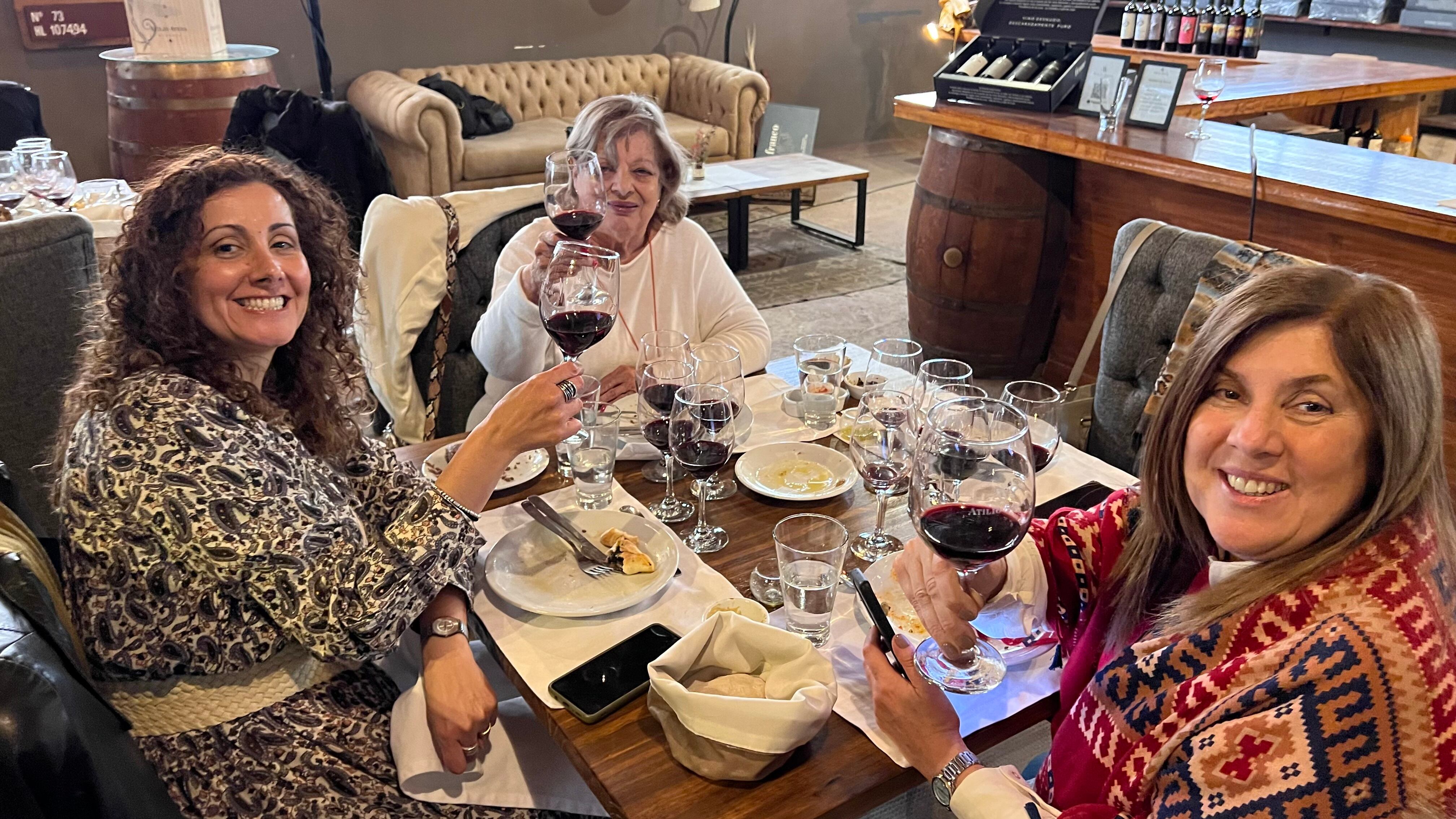 Valeria Basualdo, Graciela Santamaría y Ana Gaibazzi.