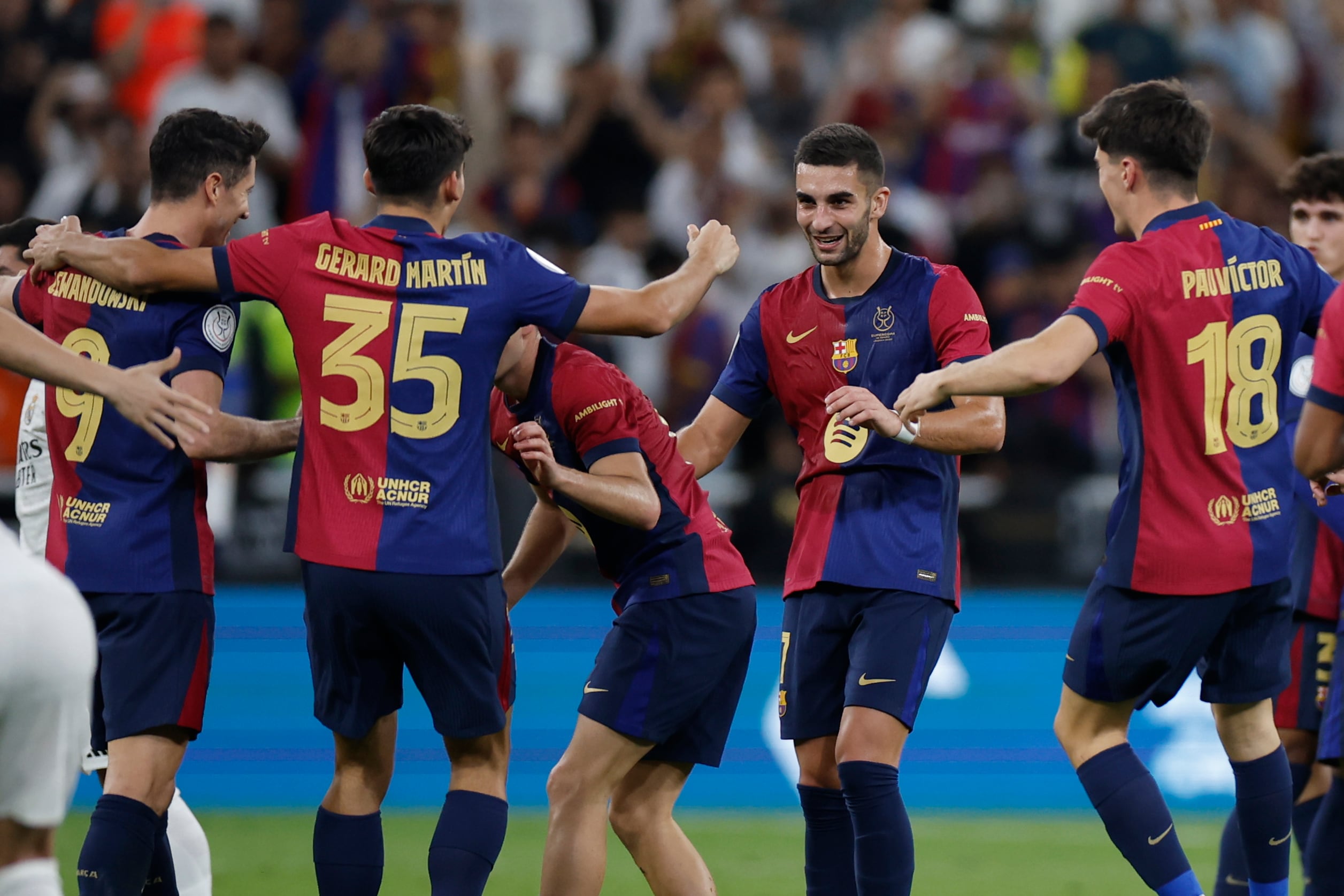 Los jugadores del FC Barcelona celebran la victoria tras el partido de la final de la Supercopa de España de fútbol entre el Real Madrid y el FC Barcelona, este domingo en Yeda, Arabia Saudí. EFE/ Alberto Estévez
