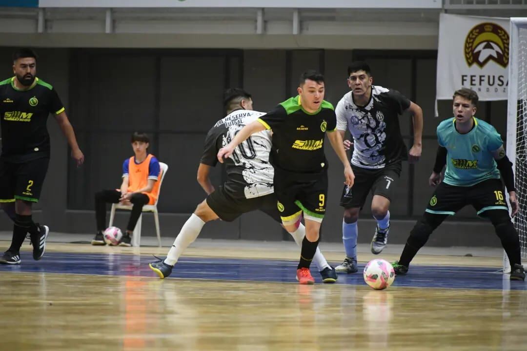 Por el tercer puesto, Cementista venció por 6-3 a La Reserva y se metió en la Liga de Honor 2024. / Genitleza: Christian Sosa  (Futsal de Primera).