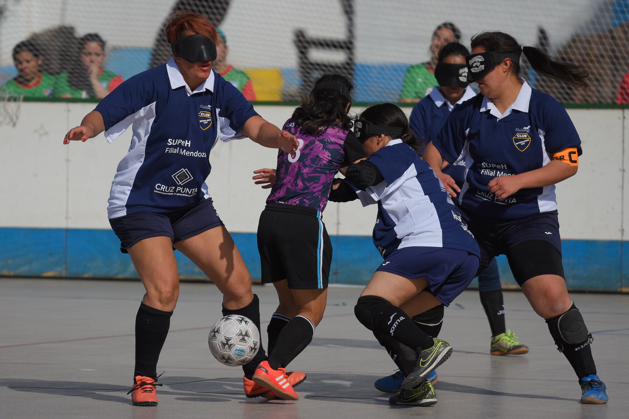 Equipo Femenino de Futbol para Ciegas de YPF Petroleras participa en el Torneo Nacional 
Foto Claudio Gutiérrez Los Andes