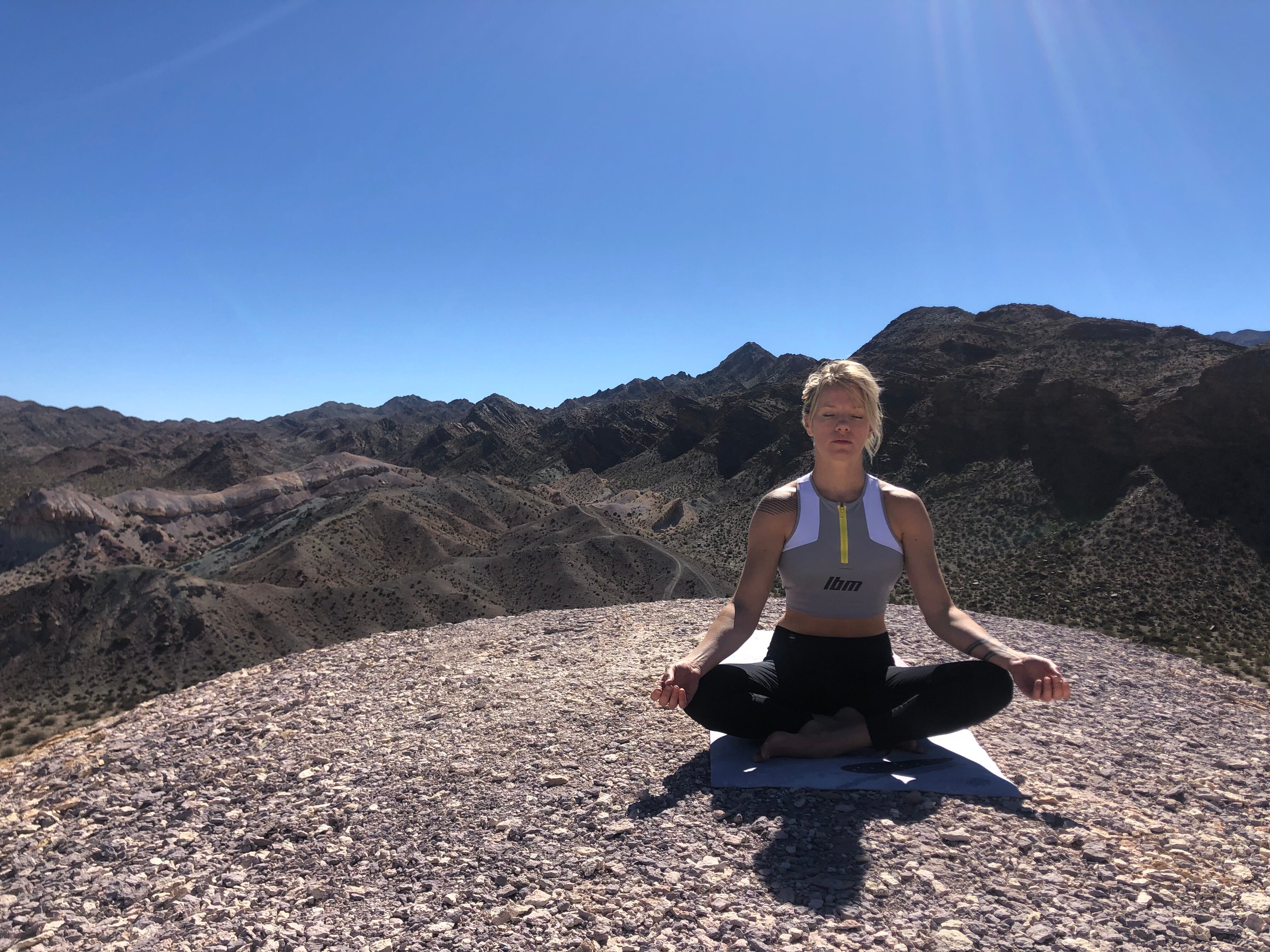 La cantante es amante de la vida al aire libre, es profesora de yoga y comparte sus prácticas.