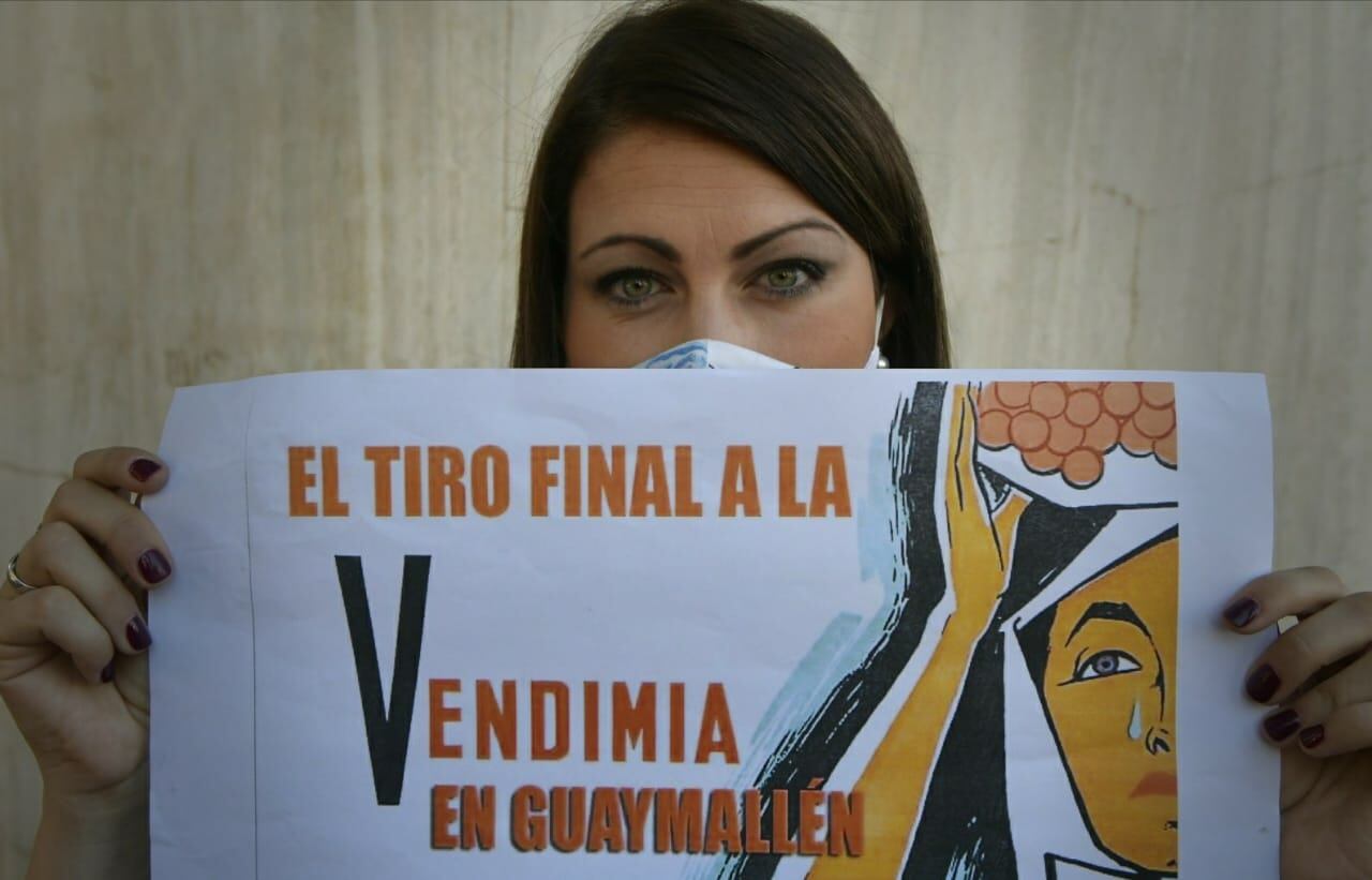 María Paula García, ex reina de la Vendimia 2007, encabezó una pedido para que no eliminen la elección de reinas de la Vendimia en Guaymallén. 