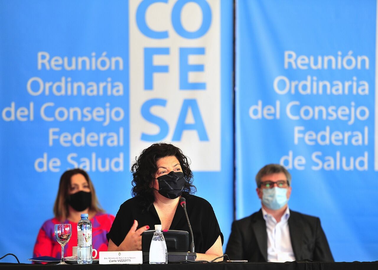 Carla Vizzotti habla en la reunión del COFESA en San Luis.