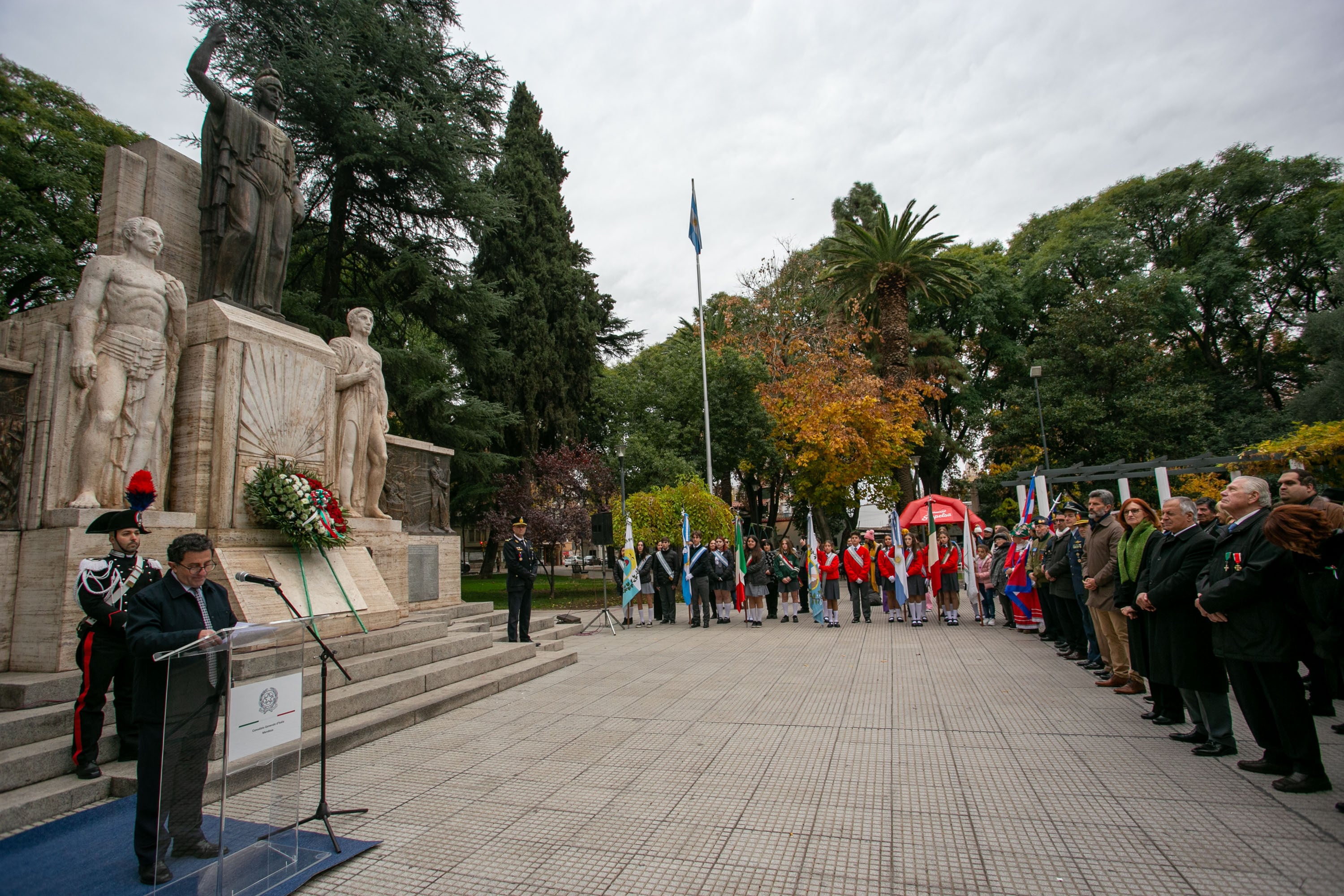 Ulpiano Suarez acompañó al Cónsul General en la 78° fiesta nacional de la República Italiana.