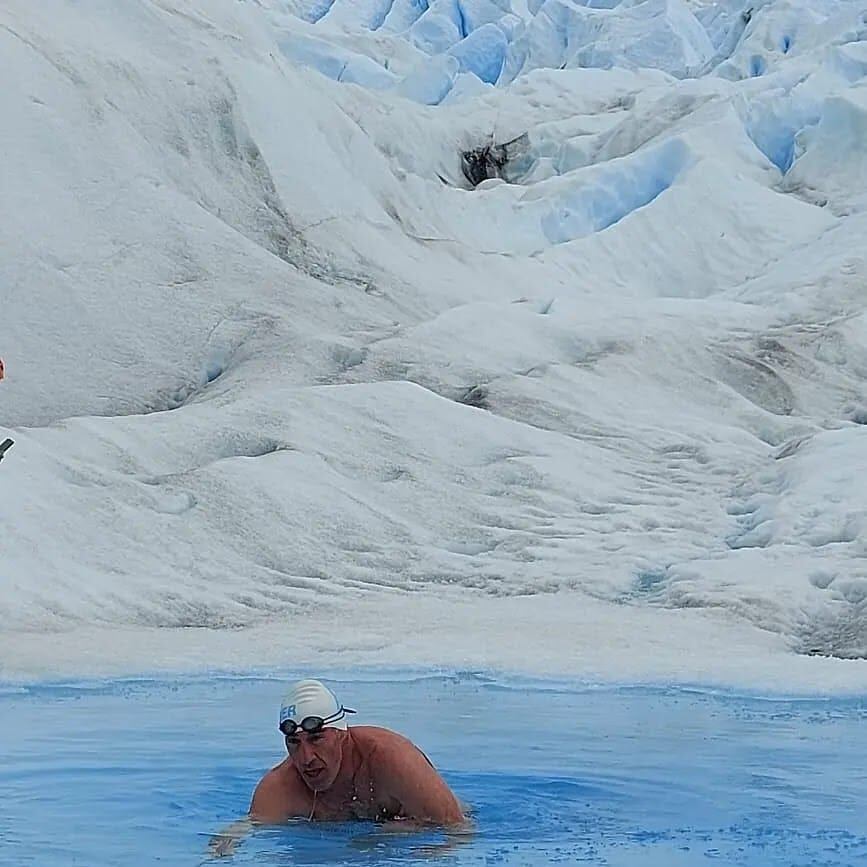 Darío Silva tiene 55 años, nada hace 15 y en el sur argentino tendrá su tercera experiencia mundialista. / gentileza 