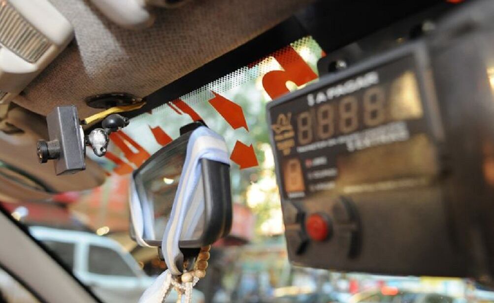 Dos hombres quedaron detenidos tras asaltar a un taxista. 