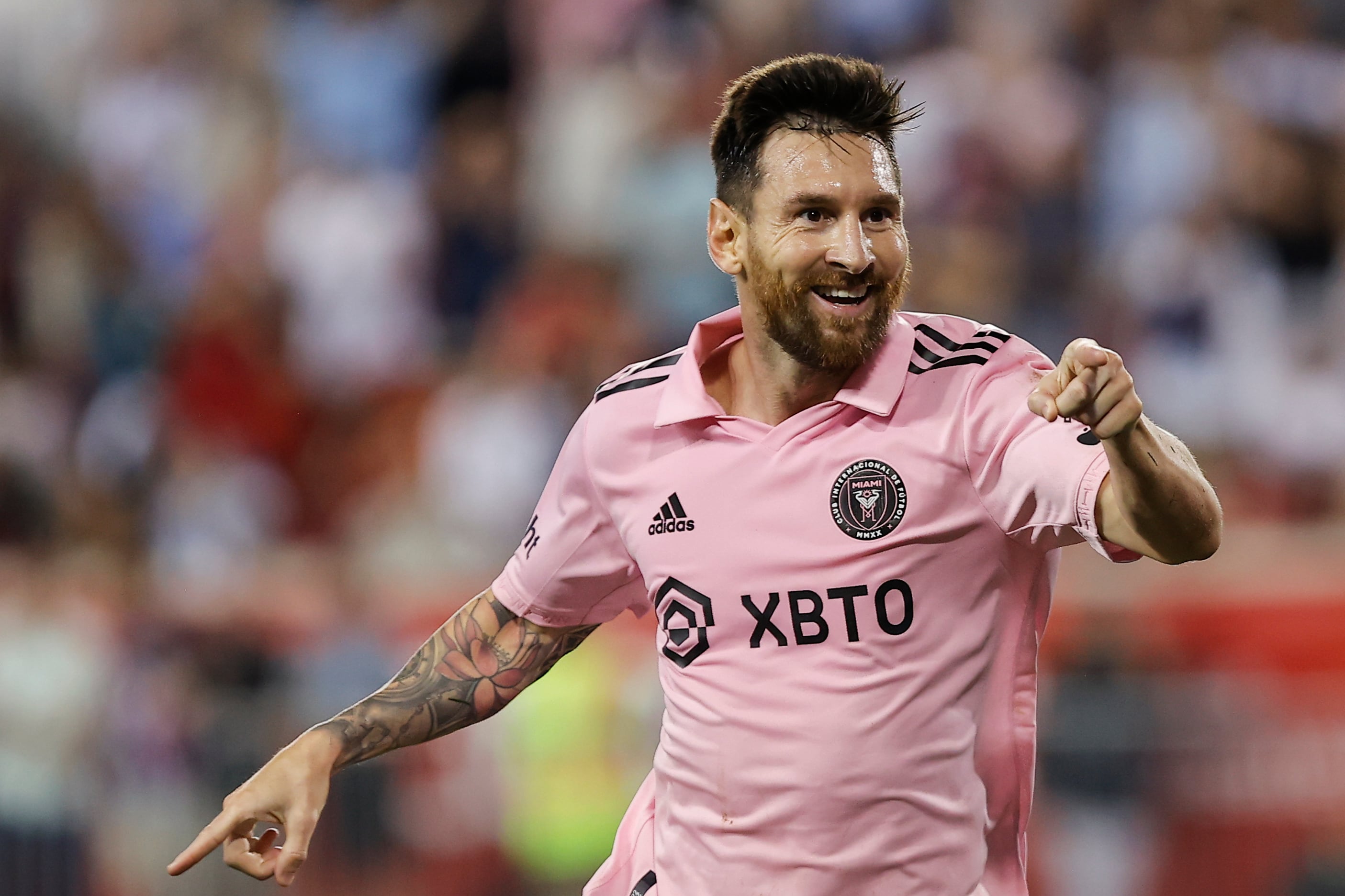 El argentino del Inter de Miami Lionel Messi celebra su gol ante los Red Bulls de Nueva York en el partido de la MLS del sábado 26 de agosto de 2023, en Harrison, Nueva Jersey. (AP Foto/Eduardo Munoz Alvarez)