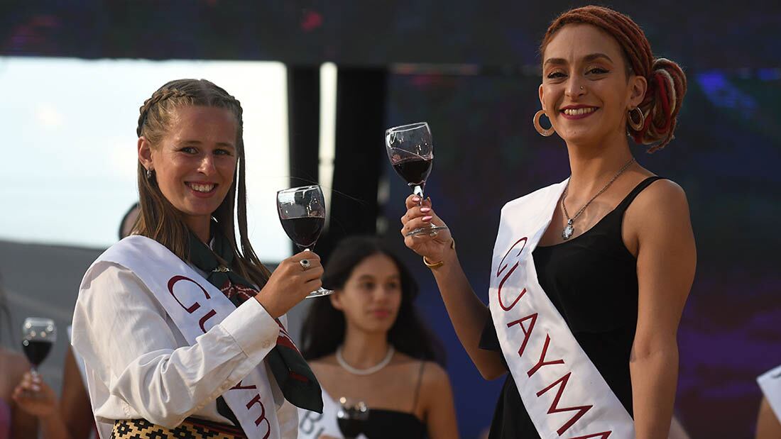 Fiesta departamental de la Vendimia de Guaymallén , los festejos se realizaron en la rotonda de Salcedo
Martina Gil,es la segunda representante de la vendimia junto a Natalia Mercery primera representante de la Vendimia de Guaymallén
Foto: José Gutierrez / Los Andes