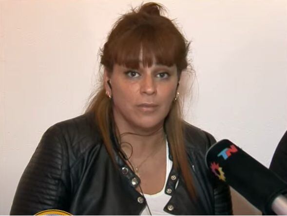 Andrea Ahtan habló con TN y contó detalles durísimos de situaciones de violencia que se viven en la secundaria de su hija. - Captura