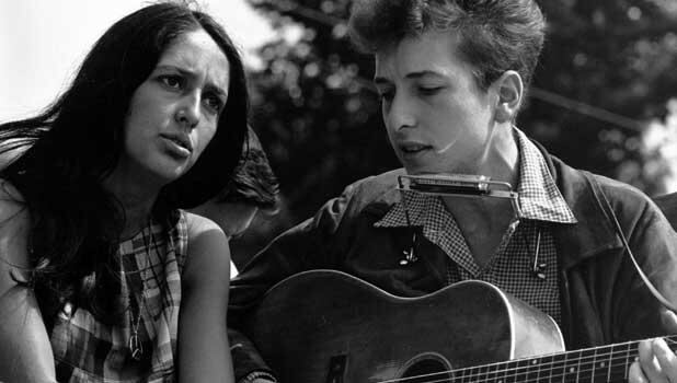 Joan Báez y Bob Dylan, en la década de 1960.