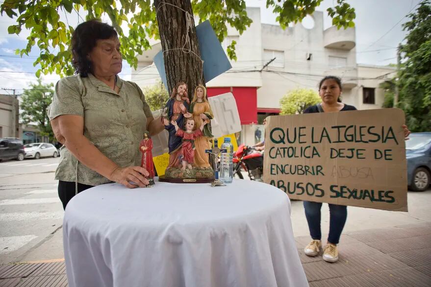 Personas que se acercaron hasta el tribunal en pedido de Justicia.