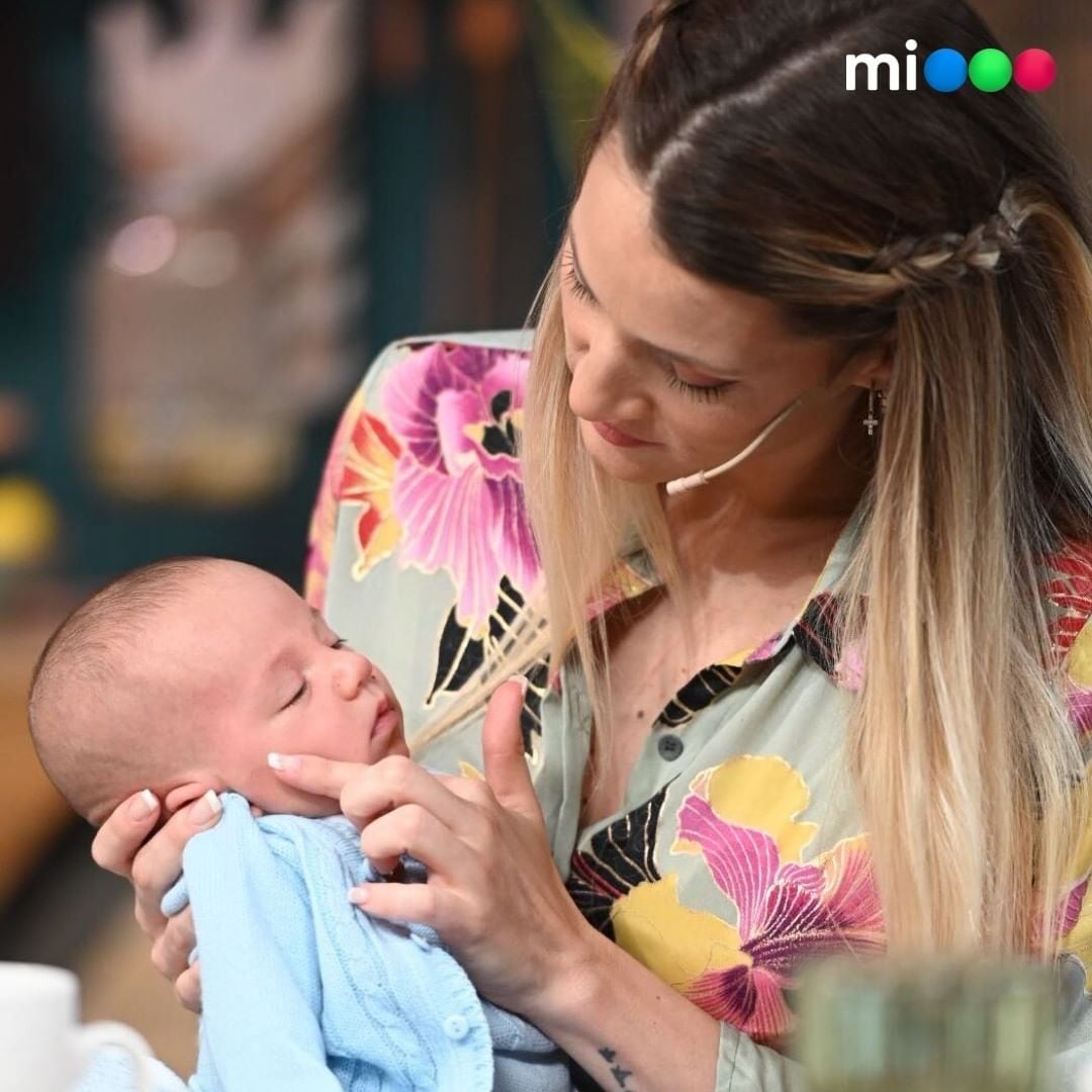 Mica Viciconte llevó por primera vez a su hijo Luca a la televisión.