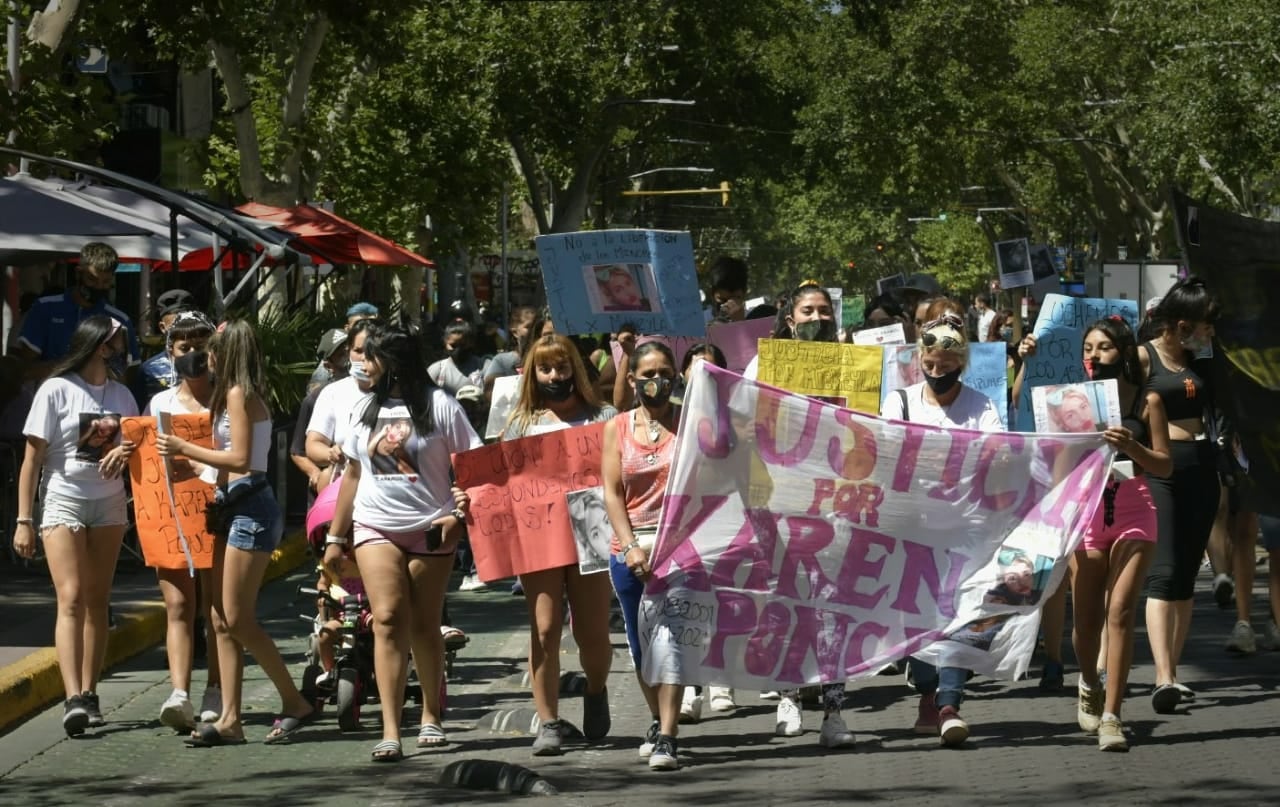 Movilización en las calles céntricas llegó a la Legislatura y Tribunales - 