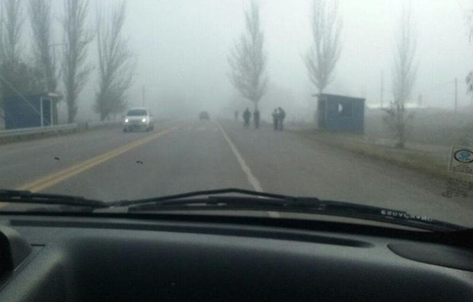 Ruta 40, hacia el sur de la ciudad de Tunuyán, con presencia de neblina que disminuye la visibilidad. Foto: X / @VALLEOVA