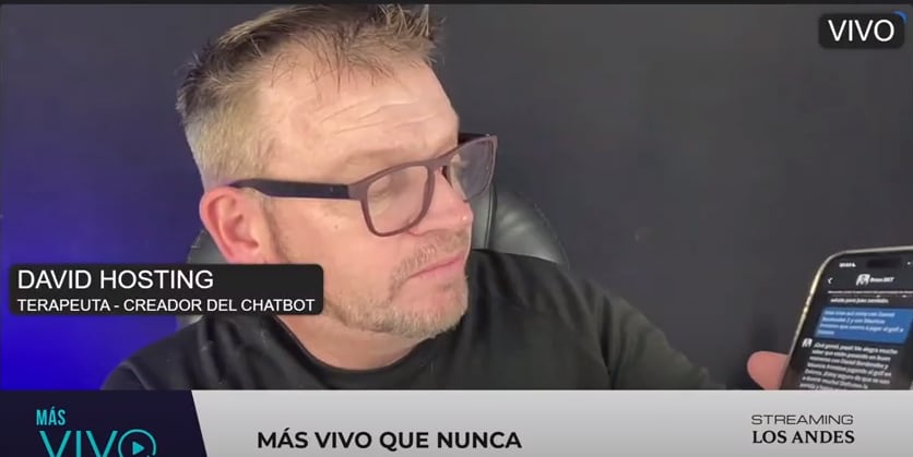 Su hijo murió hace 2 años y desarrolló una app con Inteligencia Artificial para poder “hablar” con él. Foto: Captura Web