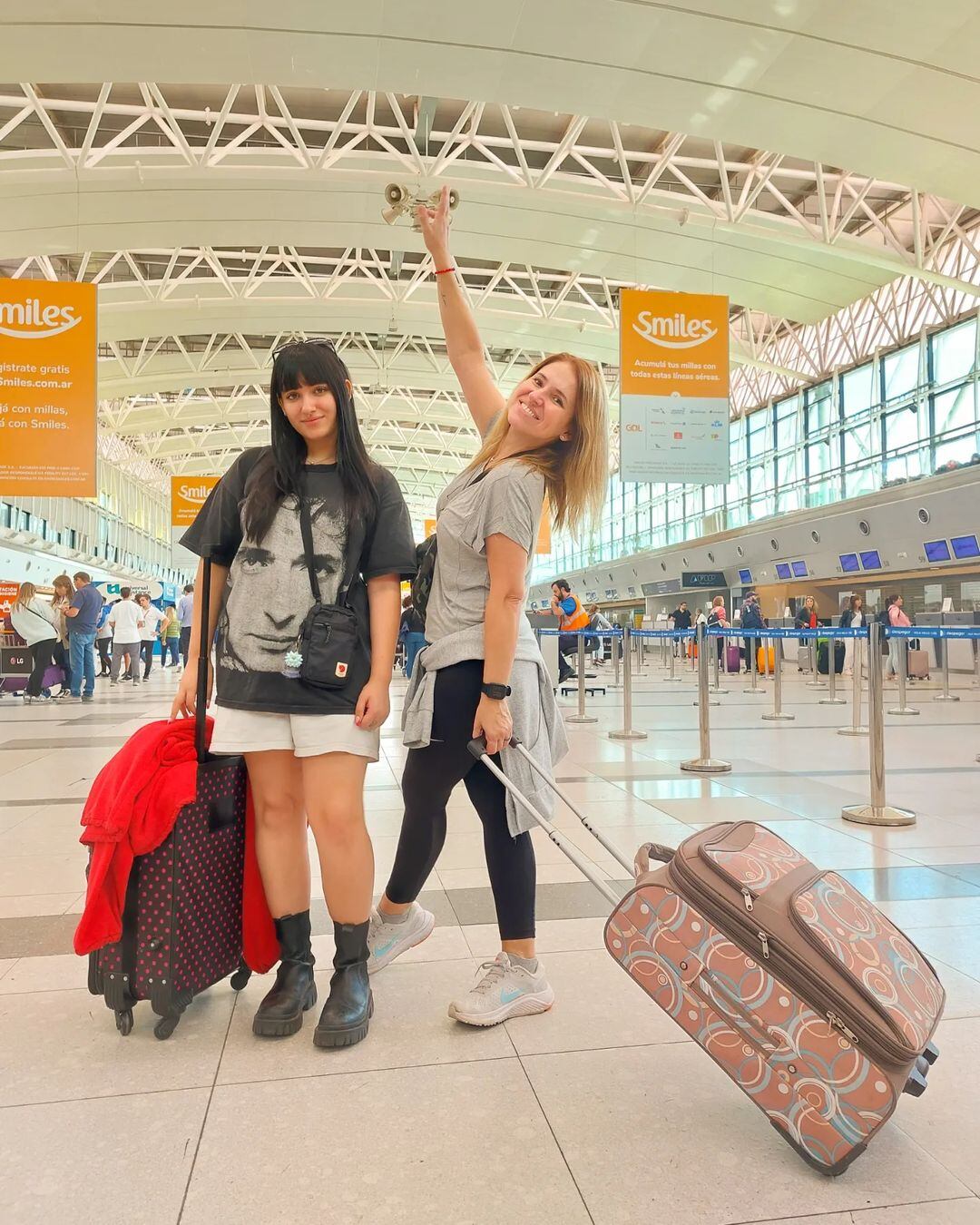 Fernanda Iglesias junto a su hija.