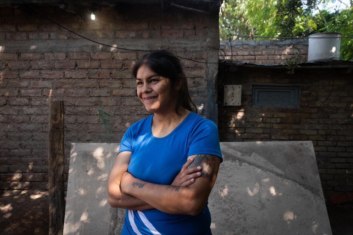 Yésica Marcos, ex campeona mundial de boxeo peso Supergallo de la AMB y OMB. Pasó de llenar estadios y conocer la gloria a no tener nada. Ahora pelea -como nunca- por levantar una nueva casa.