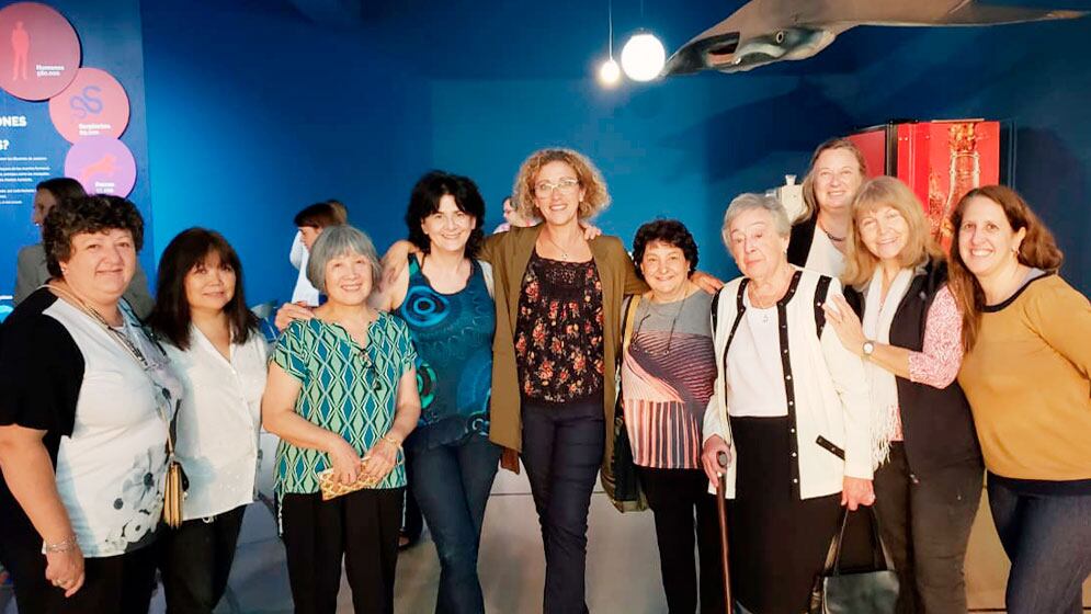 Trabajadoras del Museo durante homenaje a ‘Las cuatro de Melchior” y reconocimiento a la trayectoria de la geóloga Dra. María Clara Etchichury (2019). Foto: Conicet