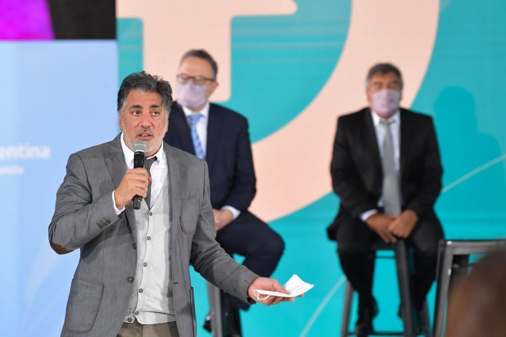 "Pancho" Meritello en la presentación del Plan de Contenidos junto al presidente Alberto Fernández. 