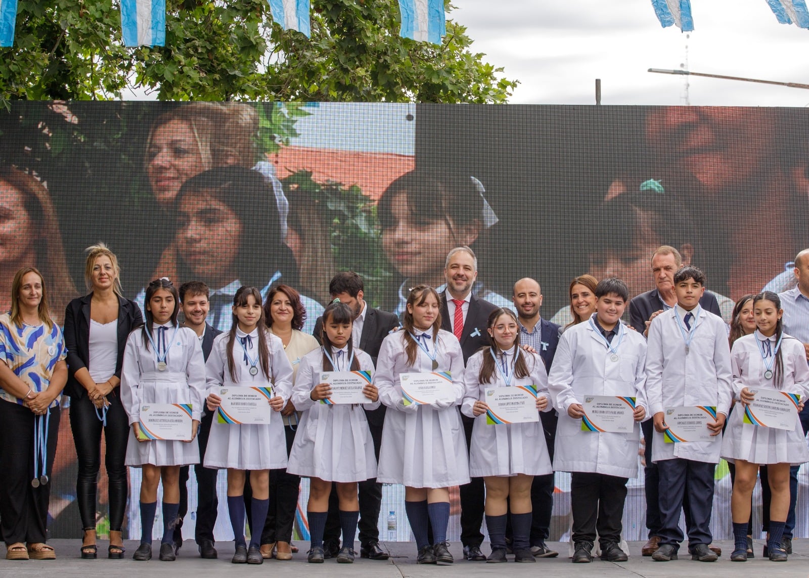 Miles de alumnos fueron reconocidos en Maipú