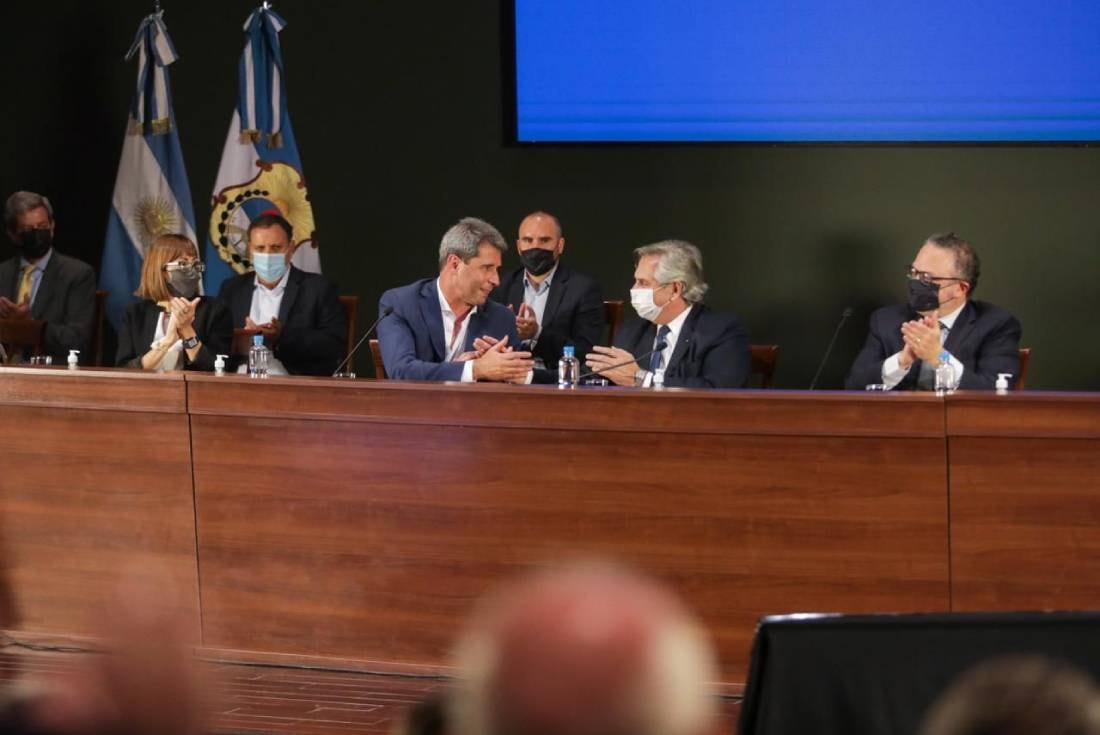 El anfitrión Sergio Uñac con el presidente Alberto Fernández. El vicegobernador ni se ve. 