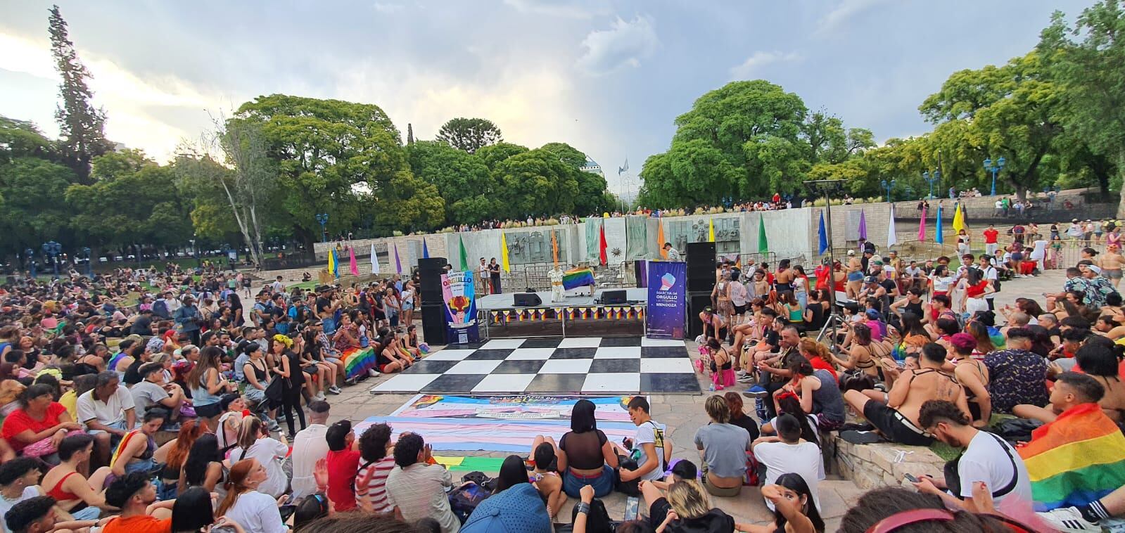 Cientos de personas participaron de la 12° Marcha del Orgullo en Mendoza.