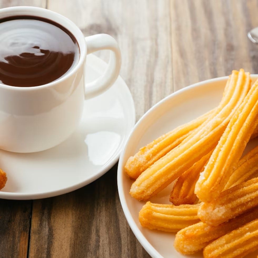 Los churros se pueden acompañar con chocolate y/o dulce de leche.